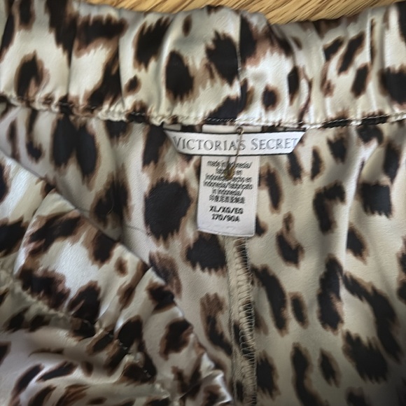 Victoria's Secret XL Leopard Print silky pajama shorts - Picture 3 of 4